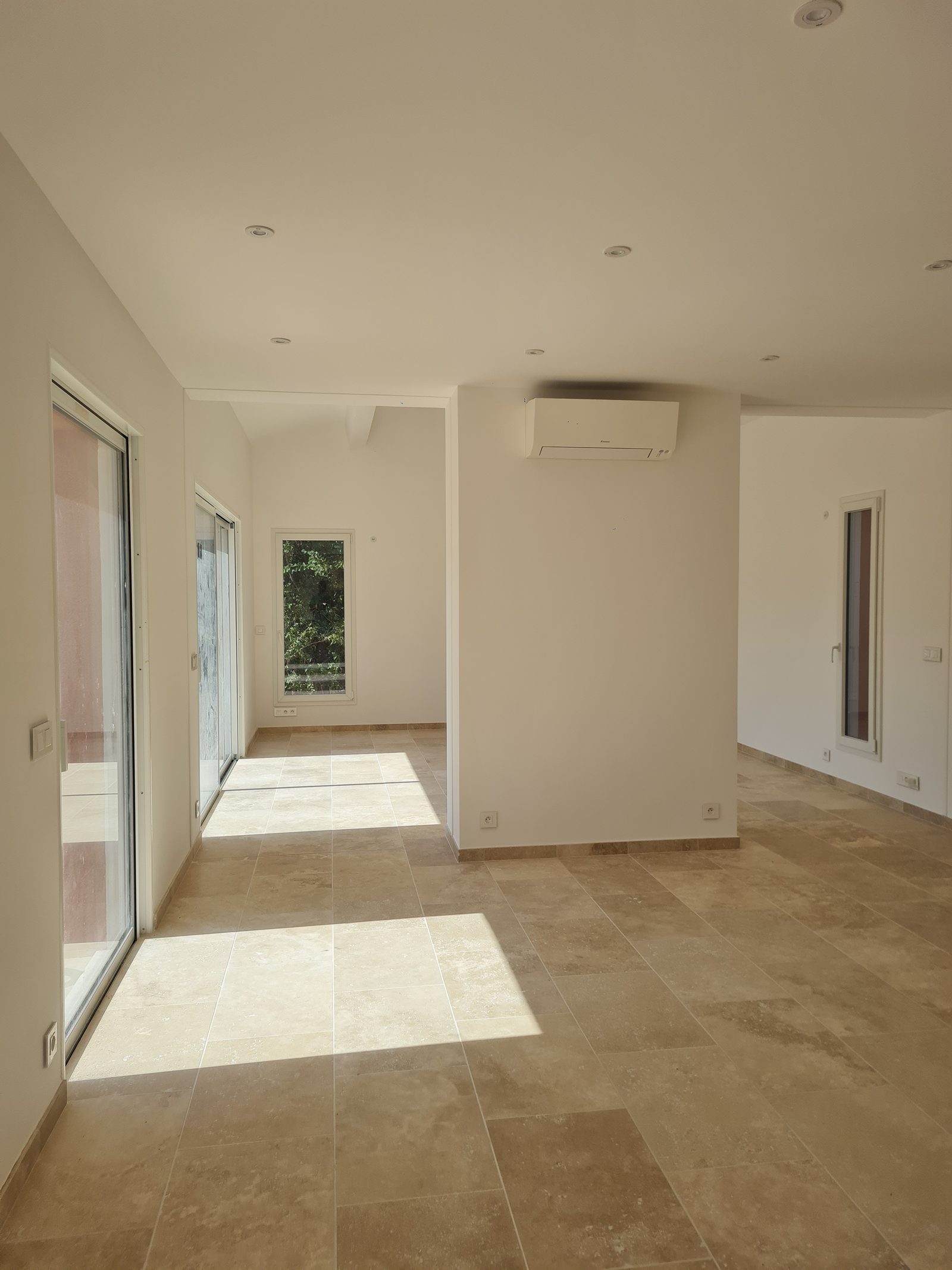 Villa neuve · couloir après travaux