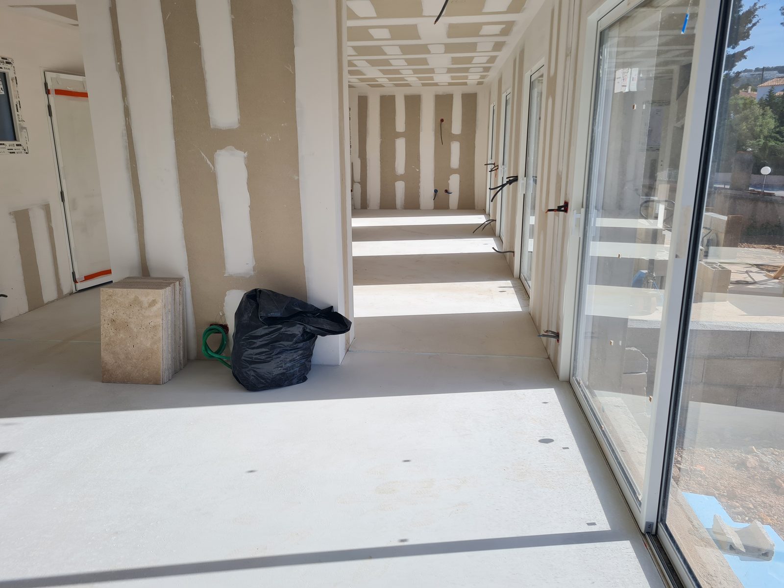 Villa neuve · couloir avant travaux